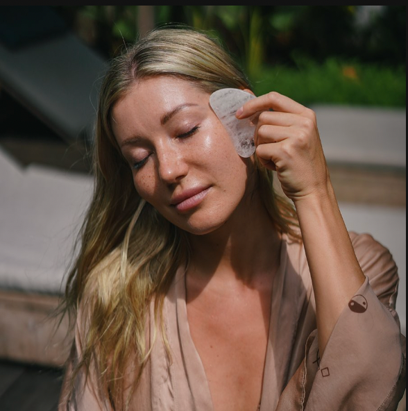 CLEAR QUARTZ GUASHA - face tool